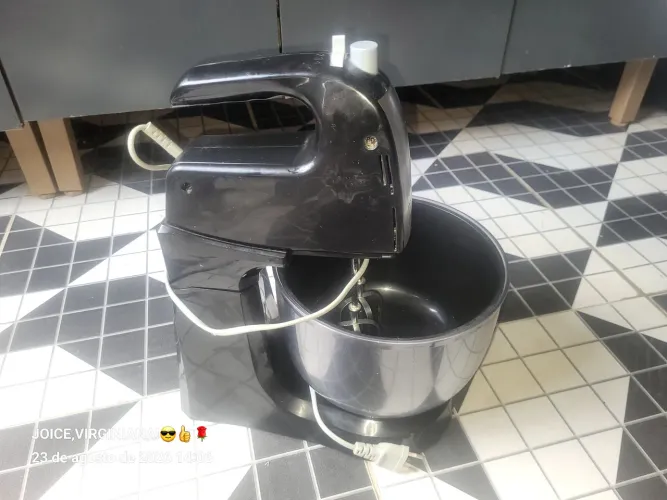 Vendo uma batedeira Philco