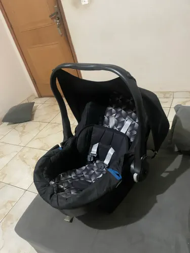 Carrinho e bebê conforto