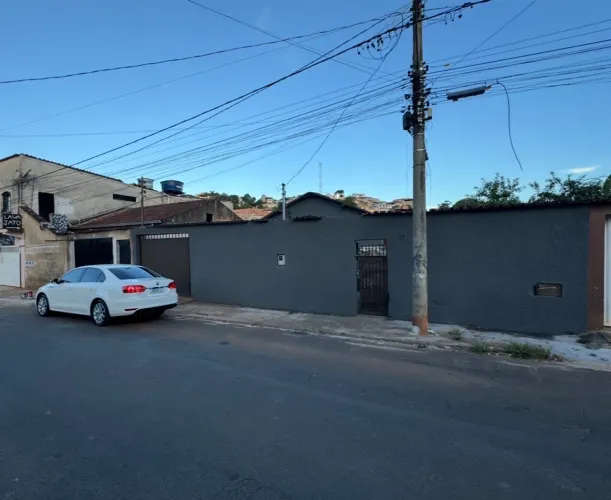Vendo Casa em lote de 360 m2