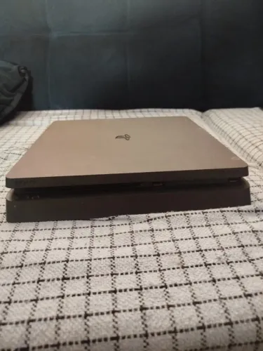 PS4 SLIM 500GB + 2 CONTROLES 5 JOGOS 