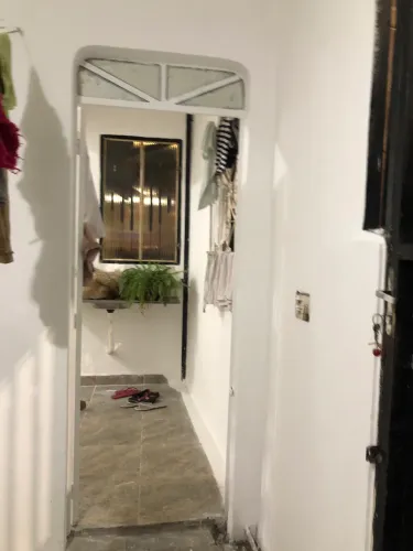 Alugo apartamento estilo kitnet