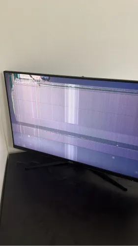 Monitor 144hz 1ms aoc so está quebrado