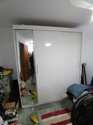 Vendo dúplex 3 portas sendo uma com espelho, bom estado, tem que desmontar e levar.