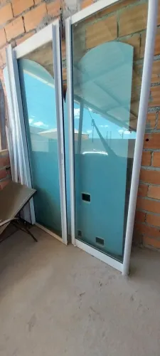 Porta de correr alumínio e blindex
