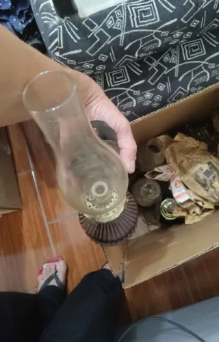 Lampiões de querosene adaptado para energia elétrica. 