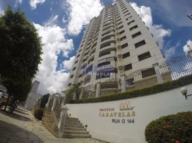 Aluga-se apartamento com 3 quartos sendo 1 suíte, sacada com churrasqueira e pia, 2 vagas,