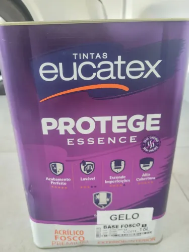 Tinta eucatex premium na cor gelo 
