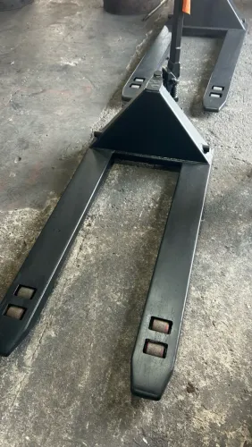 Paleteira Hidráulica Manual 2.5ton Saur
