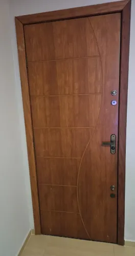 Porta de entrada externa - 2,10x0,80m