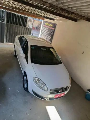 Fiat Linea Essence 1.8 Flex 16V 4P 2015
