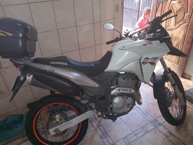 Vendo Moto XRE 300 super confortável e potente
