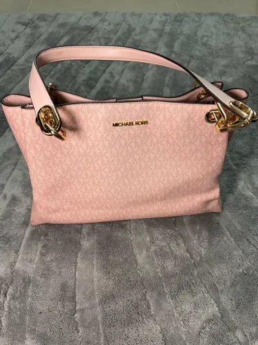 Linda bolsa Michael Kors à venda 