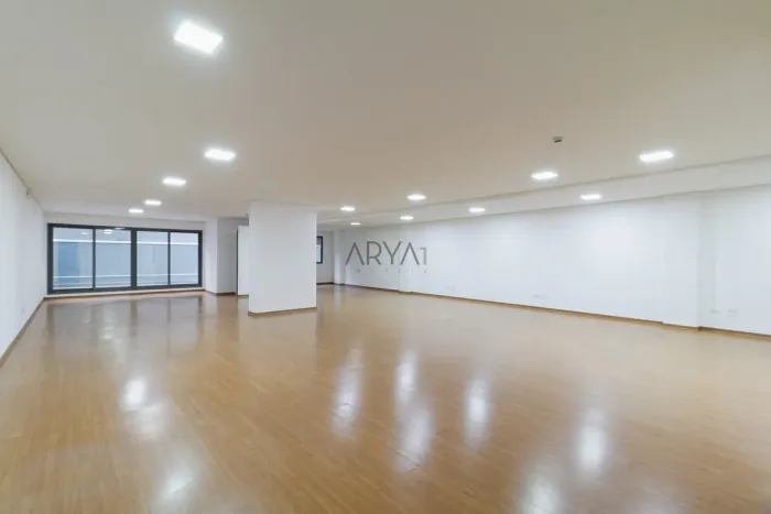 Sala Comercial à venda no Cabral - ARYA1