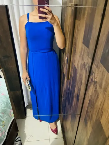Vestido azul feminino, acinturado e elegante