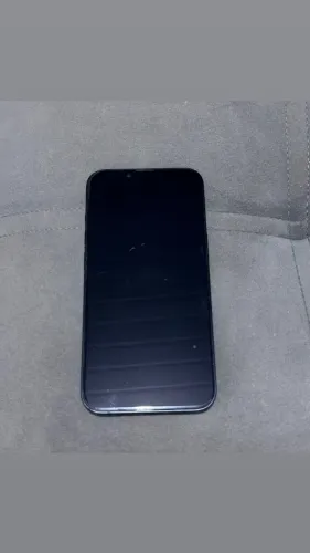iPhone 13 128GB Seminovo na caixa.