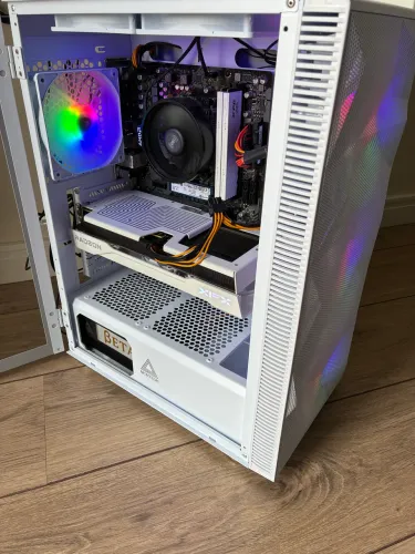 PC gamer RX9060 XT 16GB/ 32GB DDR5 XPG/ 1TB SSD NVME