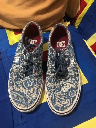 Tênis usado poucas vezes da DC SHOES ( original ).