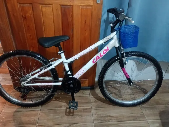 Bicicleta aro 24 seminova com cestinha