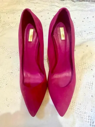 Scarpin Schutz tamanho 39, nuca usado!! Zerado!