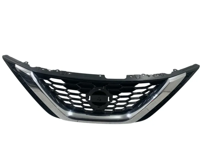 Grade superior Nissan Sentra 2017/2020 detalhe no friso 