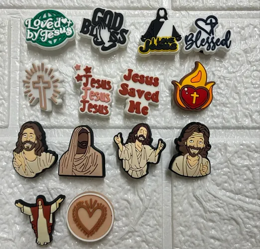 Apliques jibitz para babuche tema religioso Jesus
