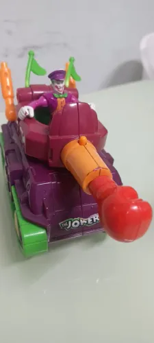 Tanque  e boneco Coringa Imaginext 