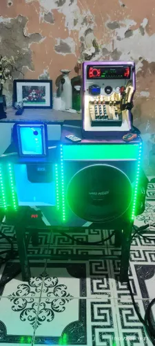 Trio completa troca em JBL