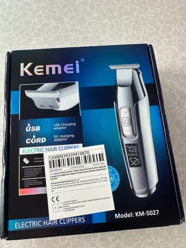Máquina Cortar Cabelo Kemei ( NOVA )