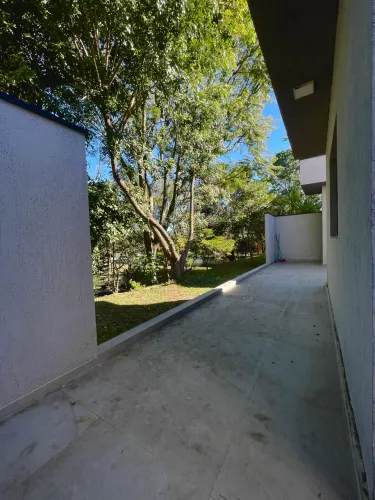 Privacidade,Conforto e uma área verde de quintal esperam por você!