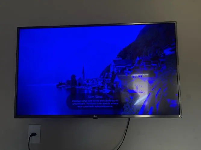 ? Smart TV LG 43? 4K UJ6525 - Com LED azulado | Para Conserto