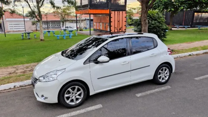 Peugeot 208 Allure 1.5 Flex 8V 5P 2014