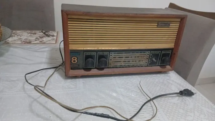 Rádio AM em caixa de madeira Sonorous