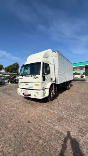 Ford Cargo 1317 ano 2009 Baú 6,80m