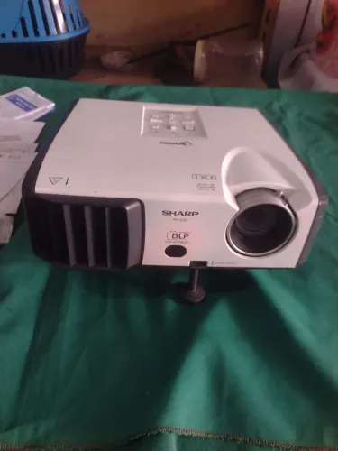 Projetor Sharp com defeito 