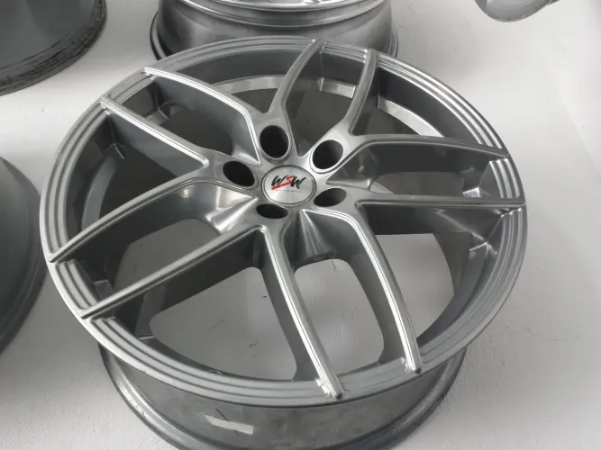 Rodas aro 17 Wsw modelo Momo grafite com diamantado 5x100 novas