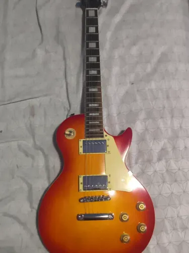 Vendo guitarra les Pau