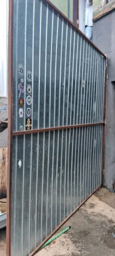 Vendo portão  de chapa.