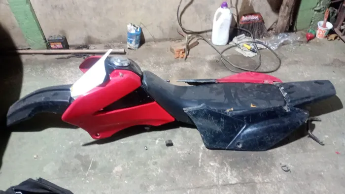 Vendo tanque banco e as carenagem da XR tornado 