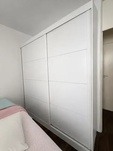 Guarda roupa perfeito estado 