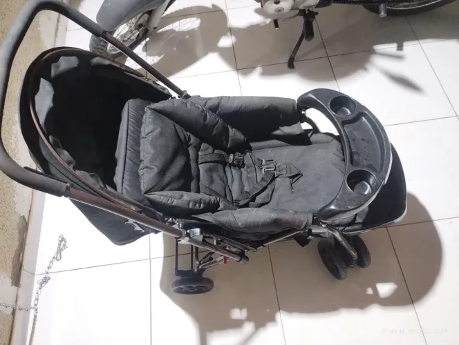Vendo carrinho de bebê Cosco Reverse semi novo