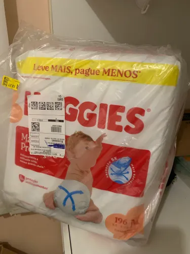 Huggies Fralda Supreme Care M 196 Unidades pacote embalado e lacrado da loja