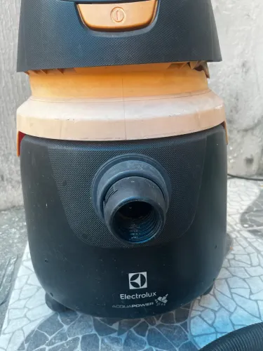 Aspirador de água e pó eletrolux