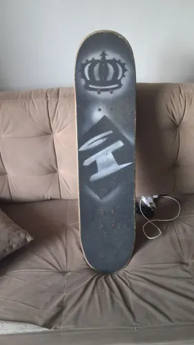 Skate board novinho usado duas vezes 