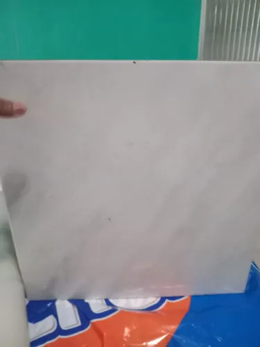 16. metros de piso Cerbras cinza com branco 