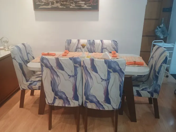 Mesa de Jantar com 6 Cadeiras - Praticamente Nova