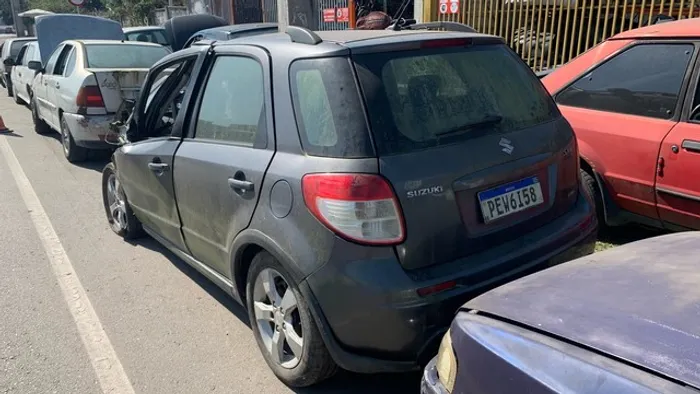 Suzuki Sx4 sucata 
