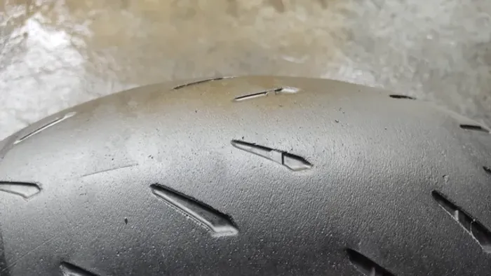 Pneu usado Michelin Power GP 190/55-17