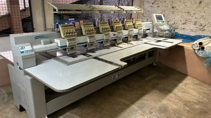 Máquina de Bordar Industrial 6 cabeças