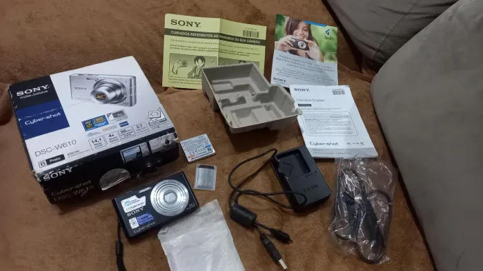 Camera  cyber -shot na caixa completa 