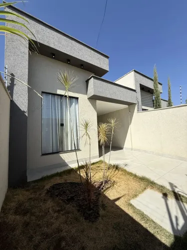 Casa a venda possui 182 m², 3 quartos, 1 suíte, Jd. Cristalino, Aparecida de Goiânia-GO